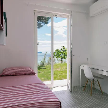 Holiday home Torretta House, Inside A Private Park, Pool, Tennis, Ac, Parking Next And Parking In Lerici!