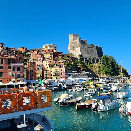 Torretta House, Inside A Private Park, Pool, Tennis, Ac, Parking Next And Parking In Lerici! Holiday home Lerici