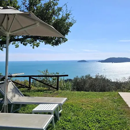 Torretta House, Inside A Private Park, Pool, Tennis, Ac, Parking Next And Parking In Lerici! Lerici