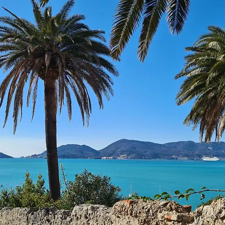 Torretta House, Inside A Private Park, Pool, Tennis, Ac, Parking Next And Parking In Lerici! Holiday home *
