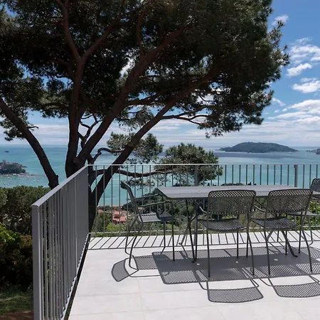 Holiday home Torretta House, Inside A Private Park, Pool, Tennis, Ac, Parking Next And Parking In Lerici! *
